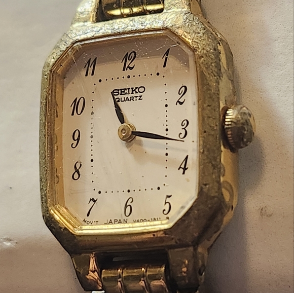 Vintage 80s or 90s Seiko Tank Watch V400-5608 - Picture 4 of 8